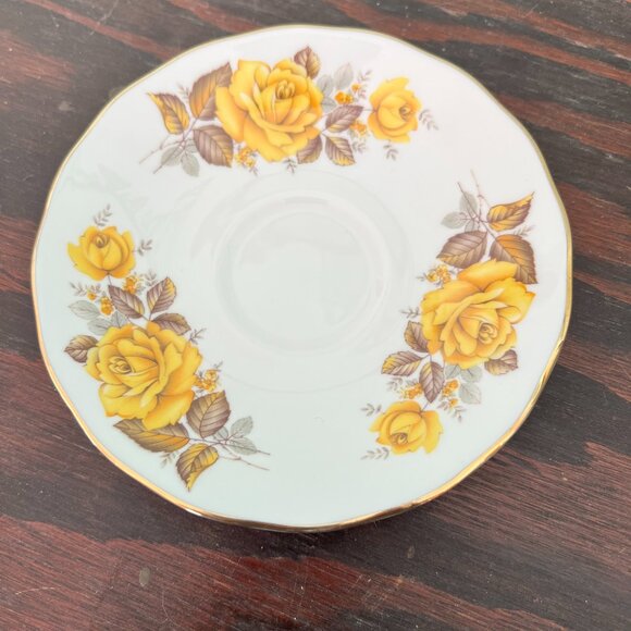 QUEEN ANNE – Yellow Roses Pattern Fine Bone China, England Gold Trim - Picture 5 of 7